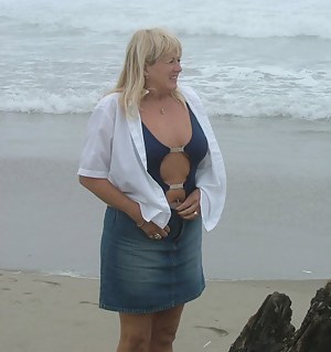 Moms Beach Porn Pictures